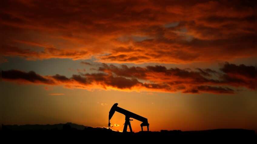 Oil hits highest in nearly two weeks on Asian equity recovery