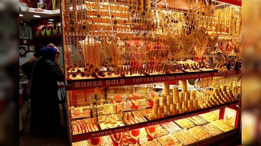 Gold slips marginally to Rs 30,433; track city-wise prices here 