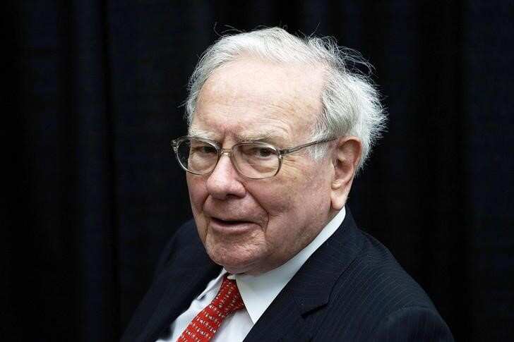 With $116 billion cash, Warren Buffett says Berkshire needs huge acquisitions
