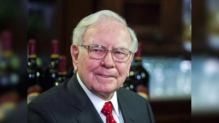 Warren Buffett beats S&P 500 once again! 5 tips for common investors