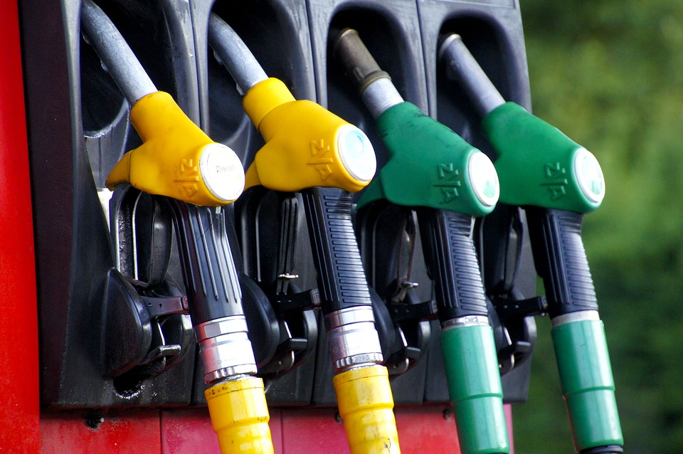 Petrol prices remain unchanged today; global crude tumbles