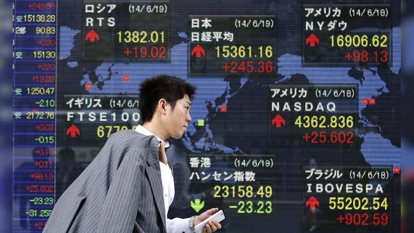 Asian markets near 2-1/2 week lows amid fears of global trade war
