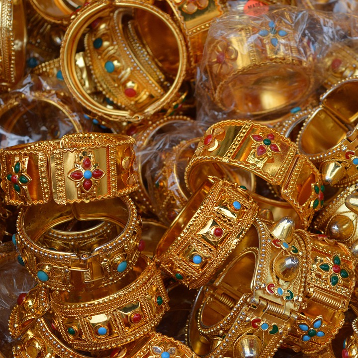 Gold in India rises as global prices up