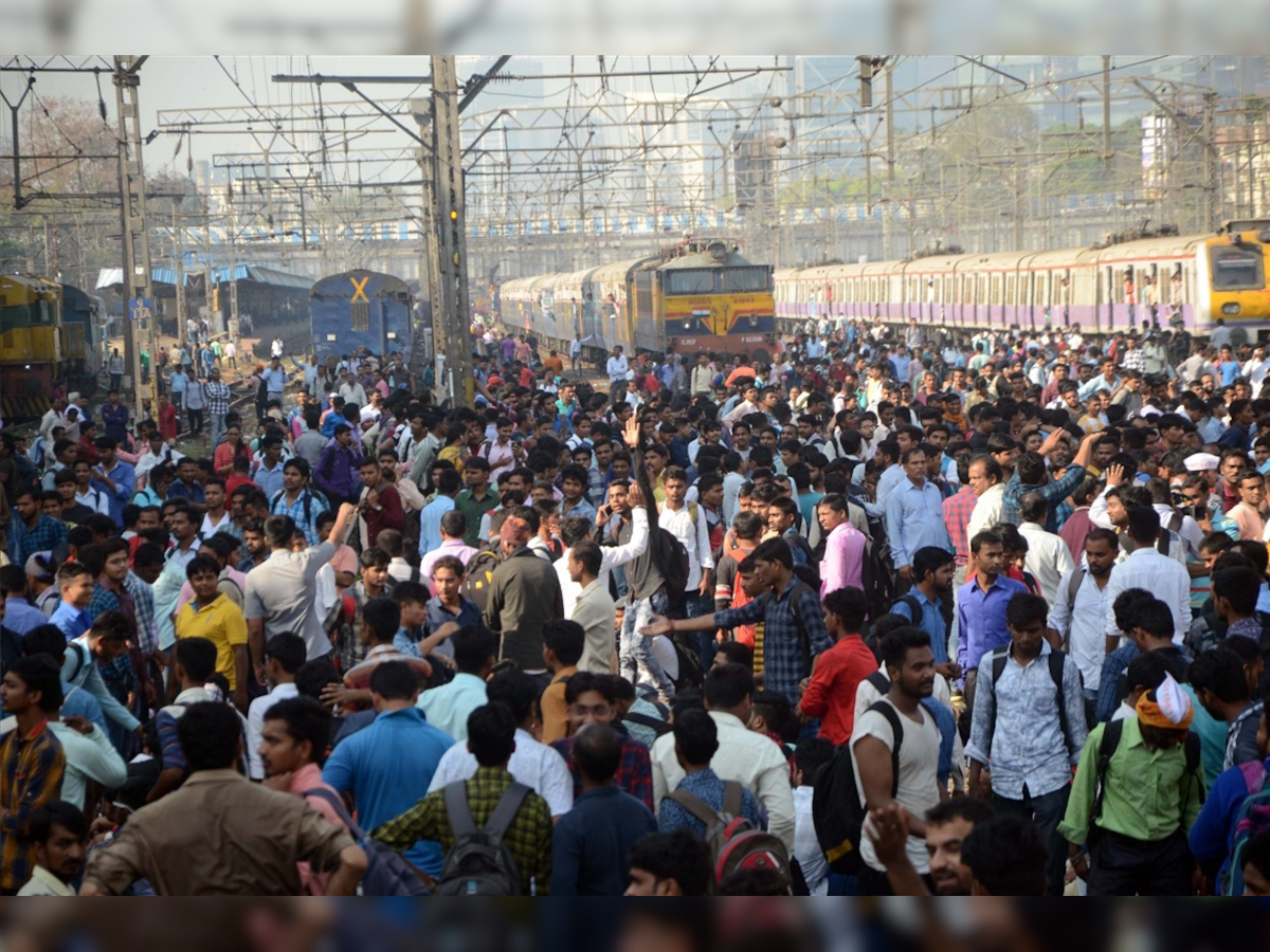 Mumbai rail roko: 11 cops injured in stone-pelting