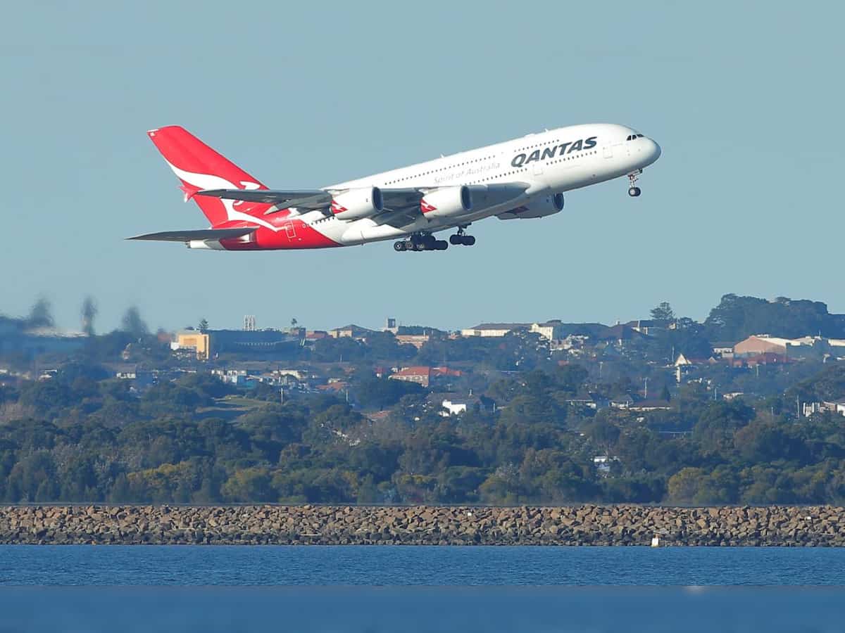  Qantas Flight QF9 makes history with non-stop
