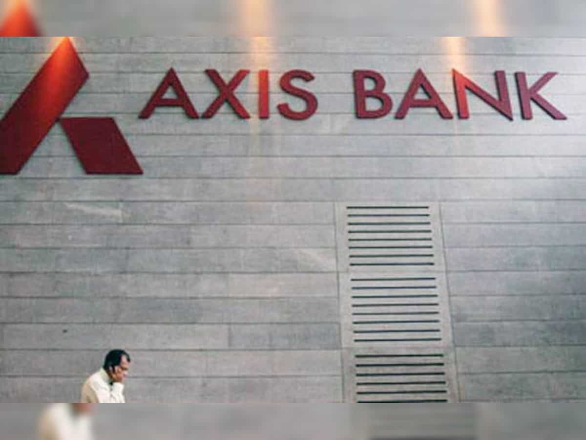 Axis Bank share price soars 4% after Shikha