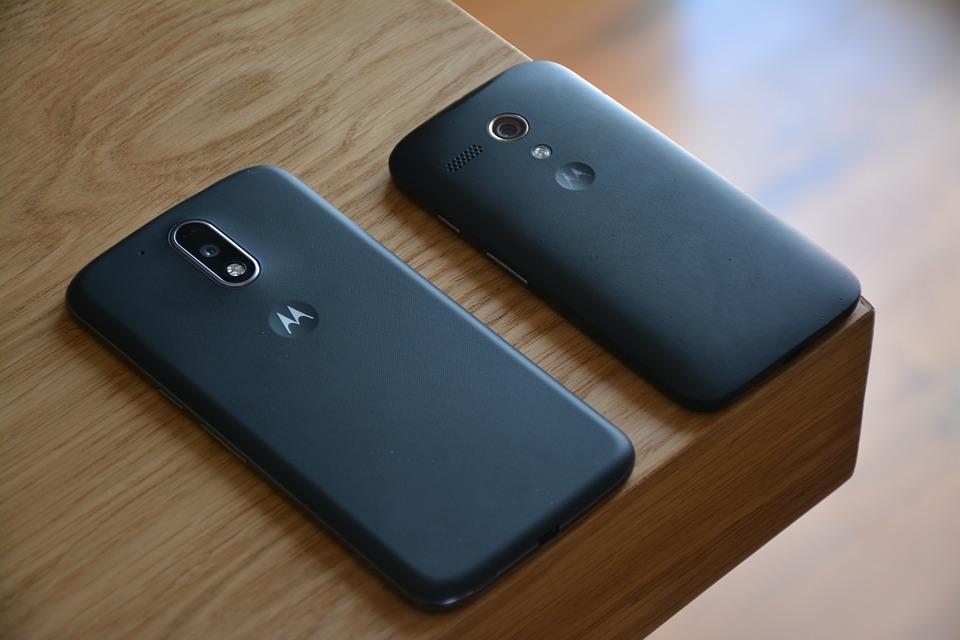Moto G6 Plus vs Oppo F7: Which one suits your pocket best?