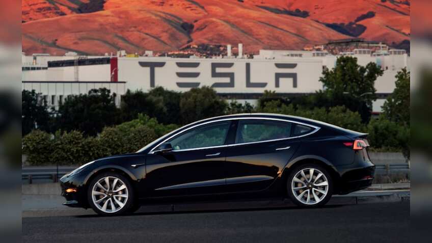  Tesla Model 3 production pause affects company's share prices