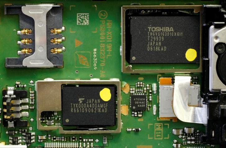 Toshiba eyes cancelling chip unit sale if no China approval by May