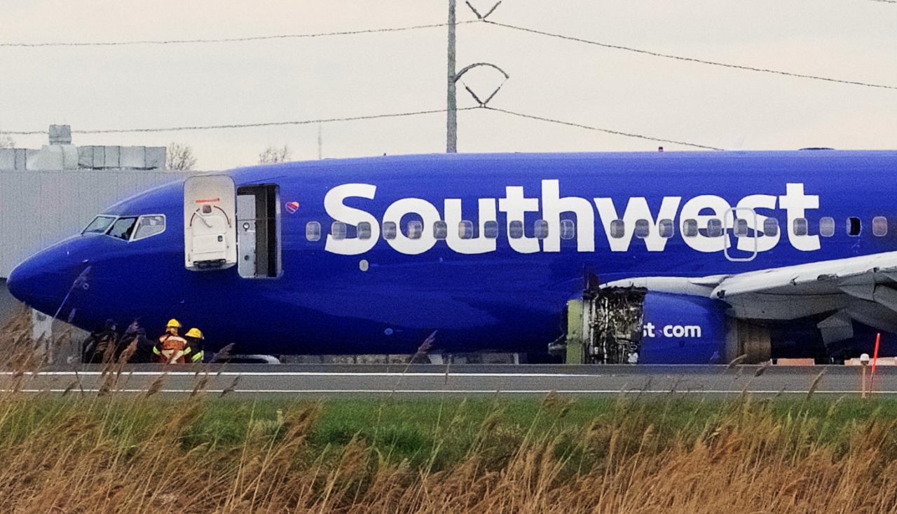 Southwest flight makes emergency landing in Cleveland with cracked window