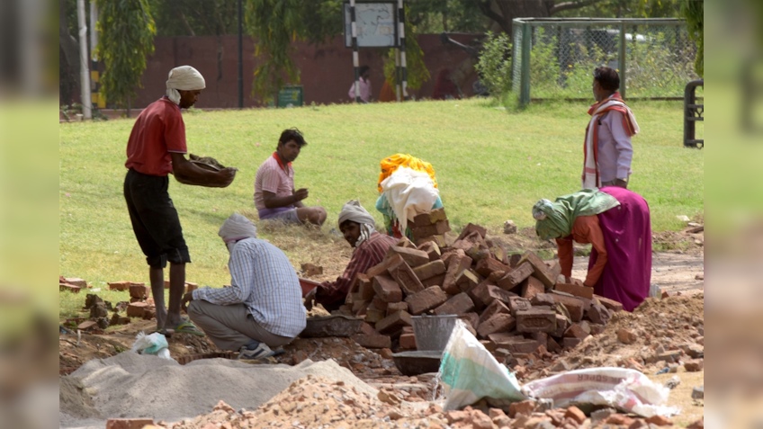 Centre pitches for Rs 1K pension, free life cover for construction workers