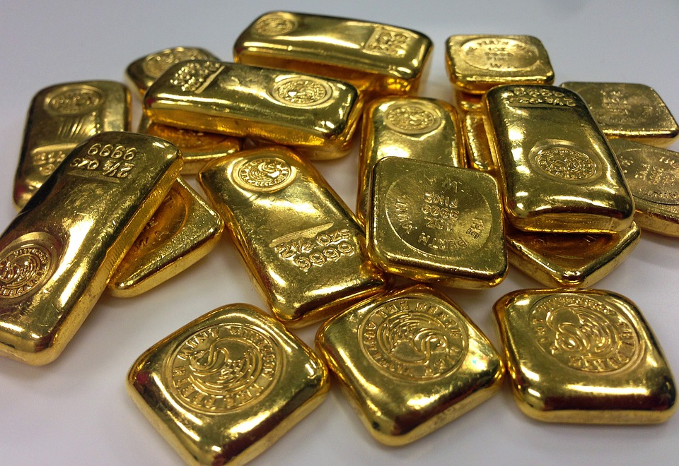 Gold hits five-month low as U.S. trade war