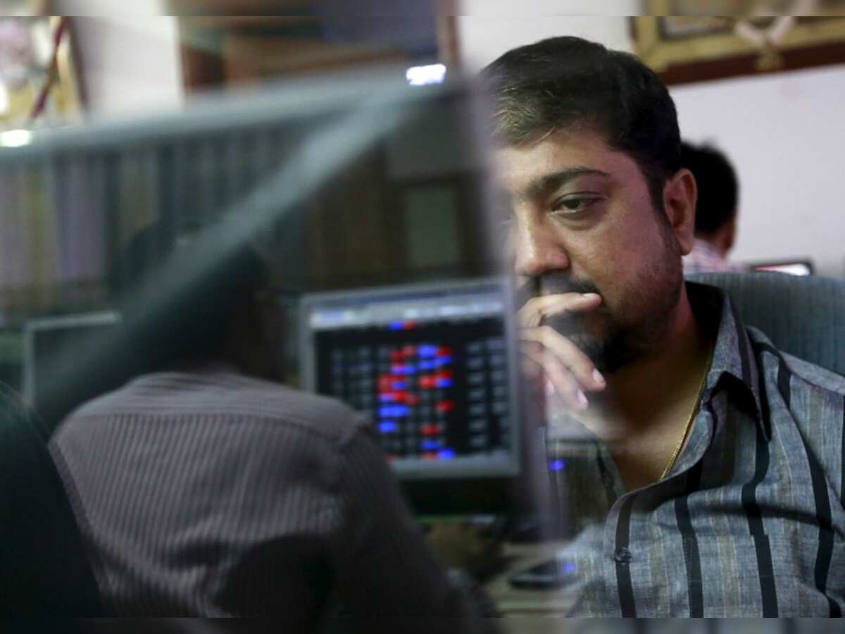 Sensex slumps 215 points as investors turn cautious