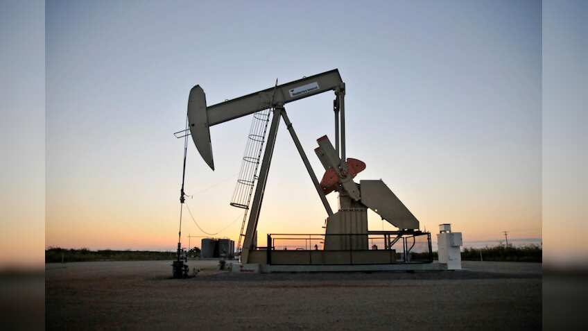 Brent prices trade below $77; US, Russia supplies weigh