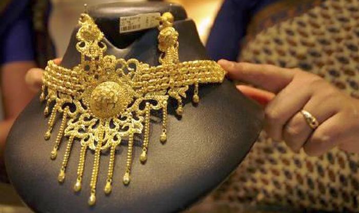 Gold prices just dipped below Rs 32,000-mark; check out rate in Delhi