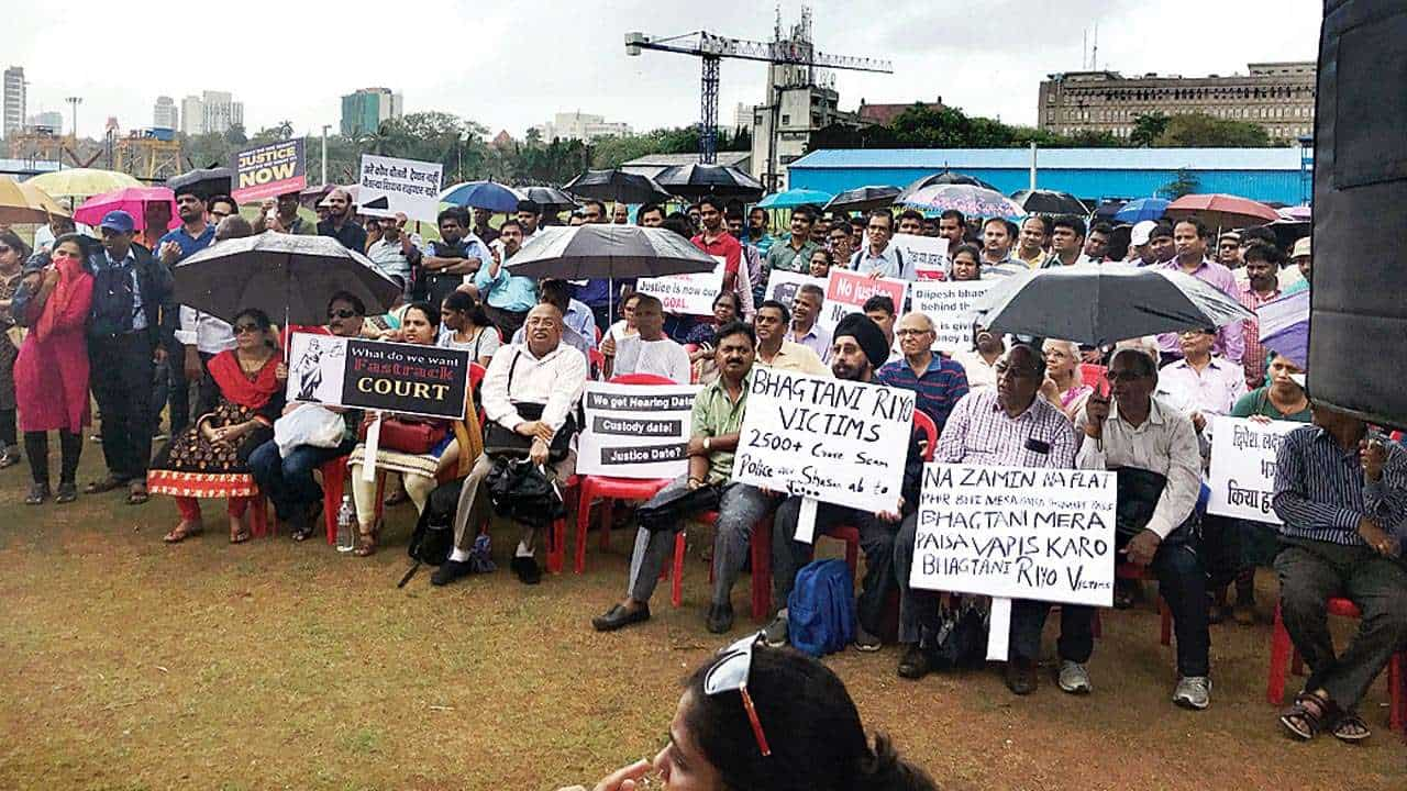 2,500 Duped Homebuyers Stage Protest In Mumbai; Demand Relief | Zee ...