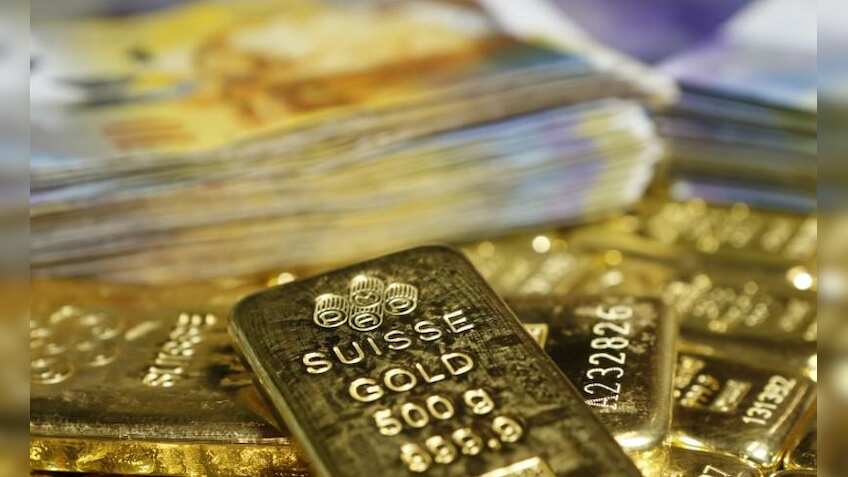 Gold slips on stronger dollar; U.S.-China trade war fears loom