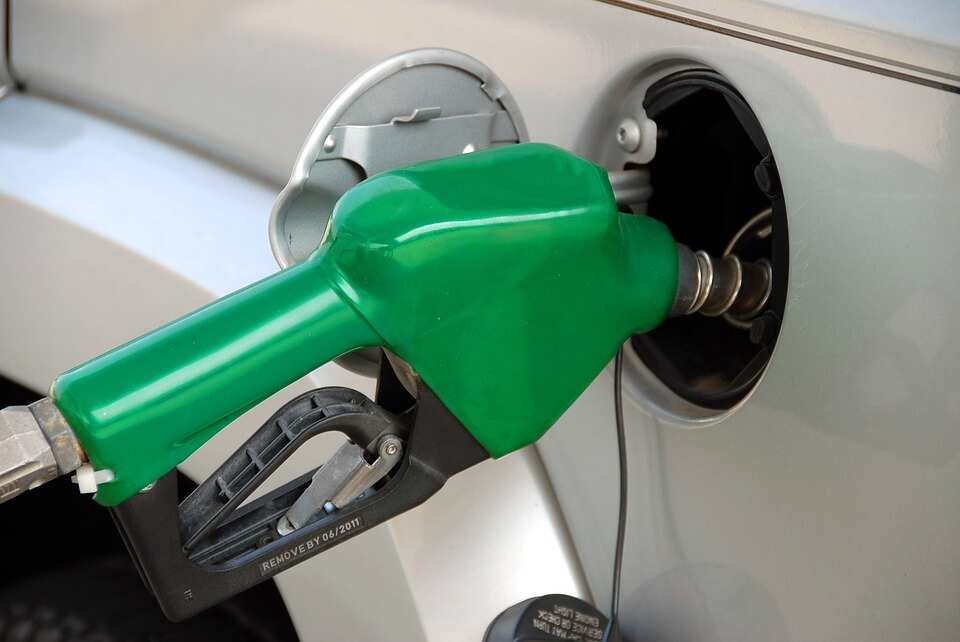 Petrol price down by 8 to 12 paisa, no change in diesel price for 3rd day in a row 