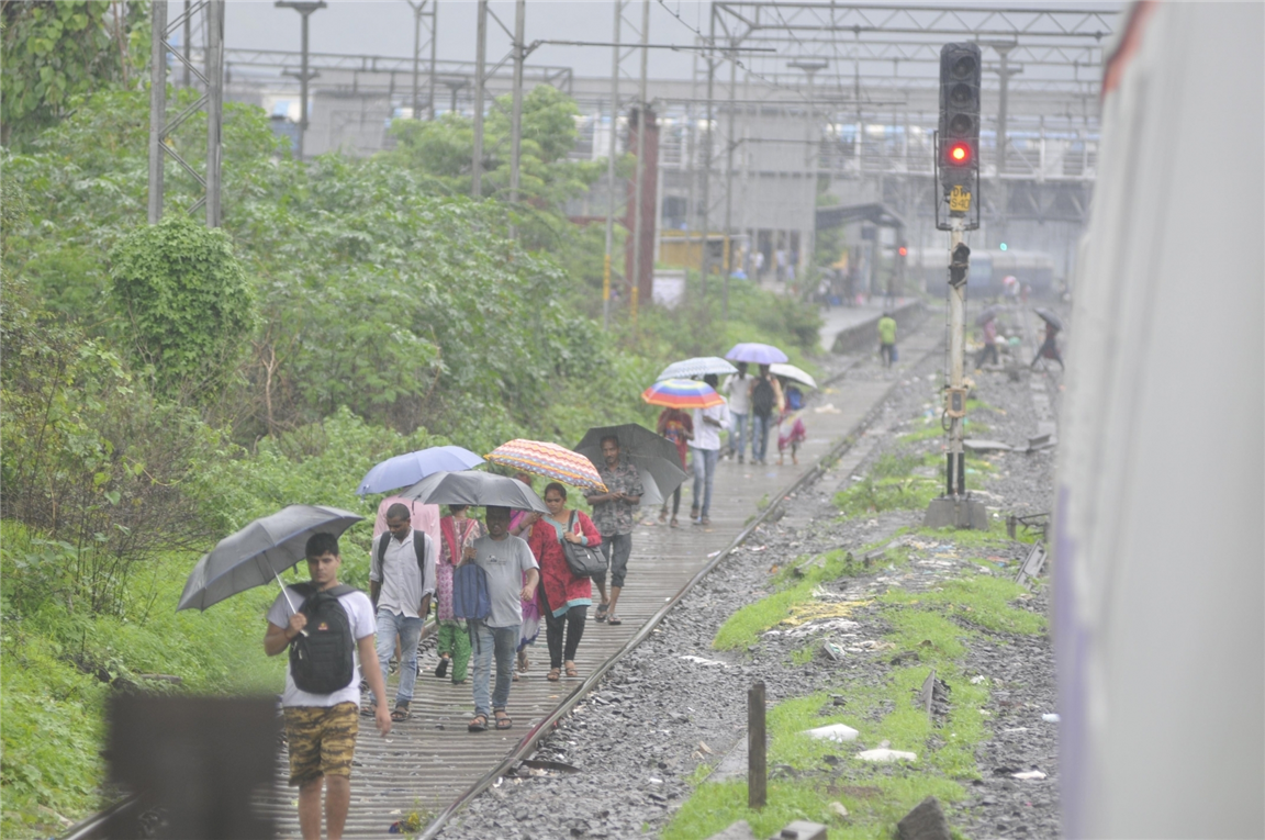 Mumbai airport flight status: Mumbai rains disrupt flyers' plans; trains affected too due to waterlogging  