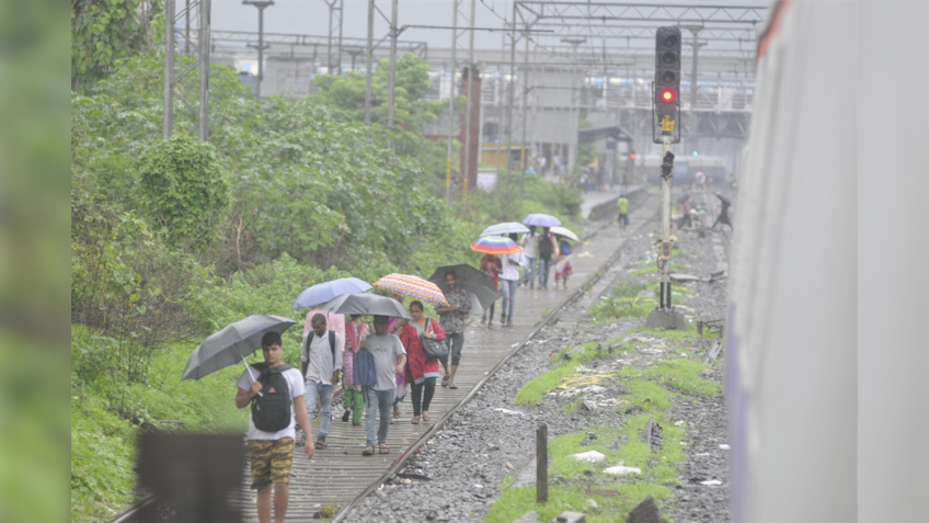 Mumbai airport flight status: Mumbai rains disrupt flyers' plans; trains affected too due to waterlogging  