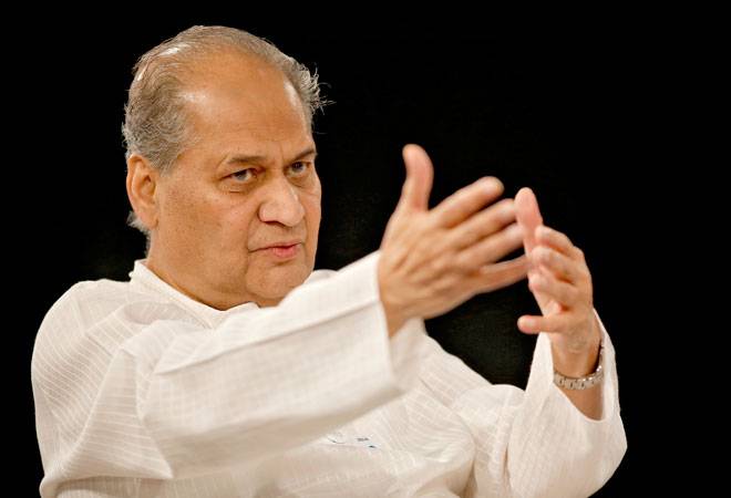 Big setback for Rahul Bajaj as 'Commuters' ditch Bajaj Auto bikes