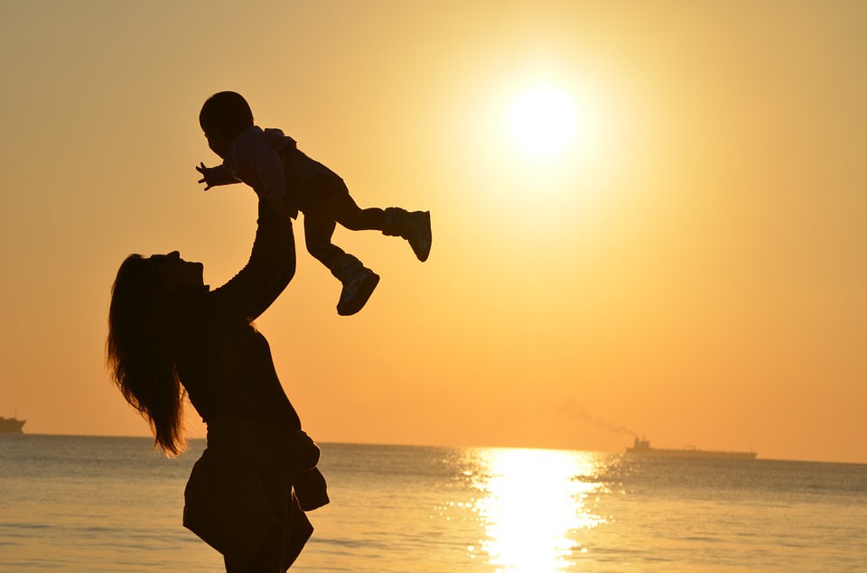 Maharashtra govt to give 180-days paid maternity leave for state employees