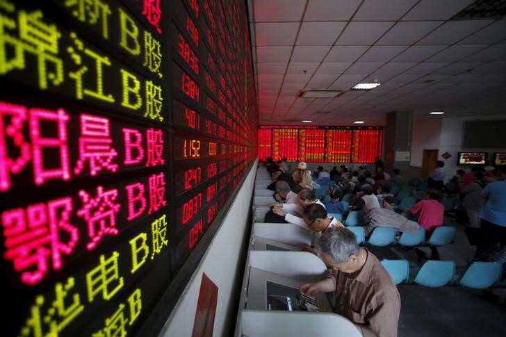 Chinese yuan down as US trade tariffs kick in, stocks recover