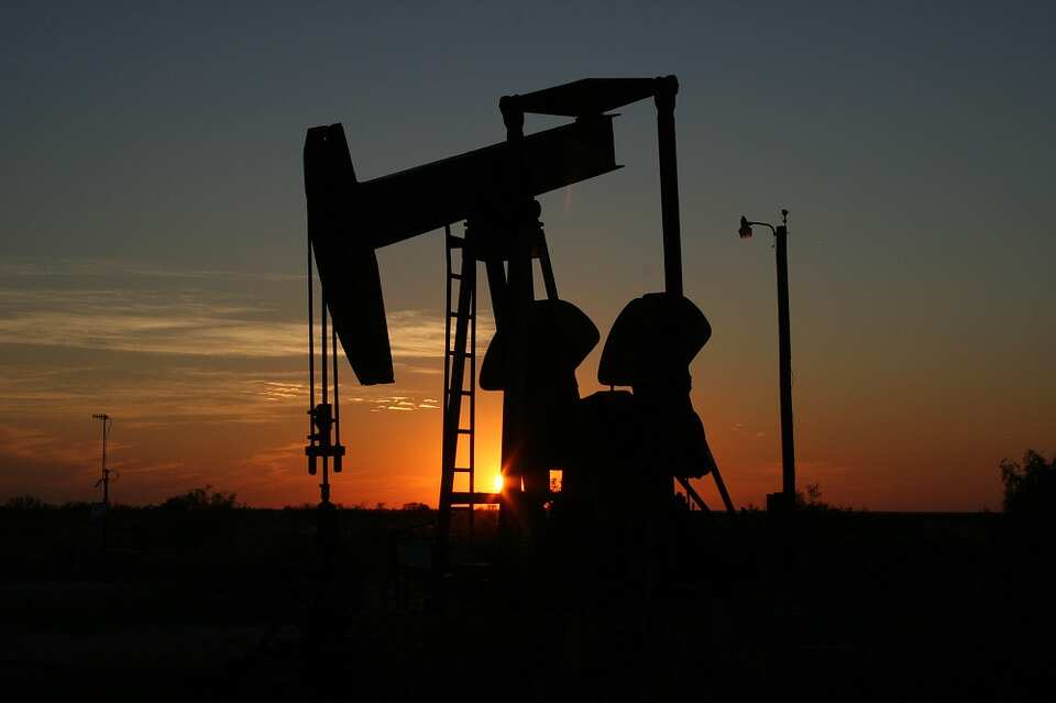 'US to become global leading producer of crude oil'