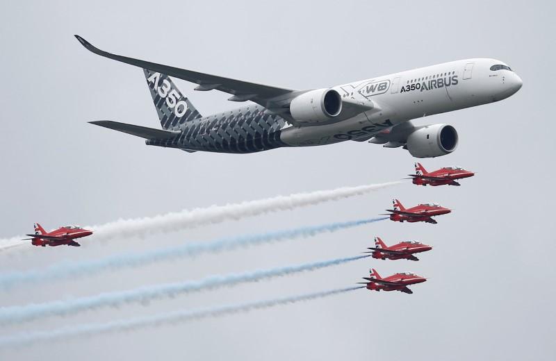 Airbus and Boeing kick off Farnborough Airshow with