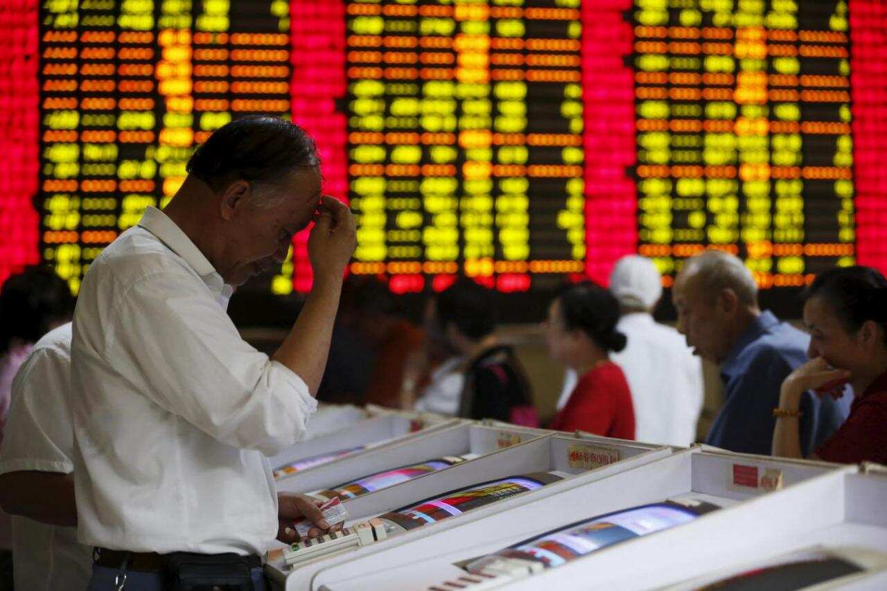 Sliding yuan hits world stock markets, stokes trade war fears