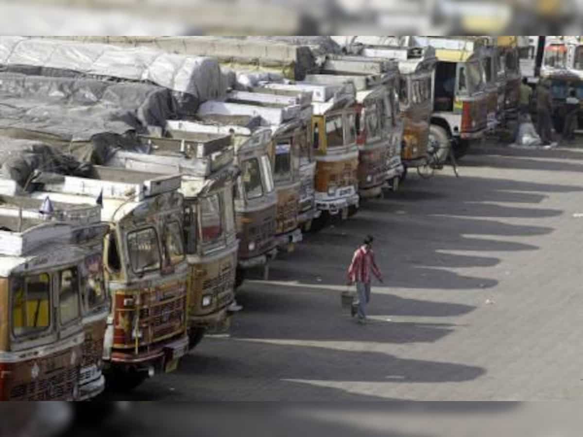 All India Truckers&#039; strike gets mixed response, talks