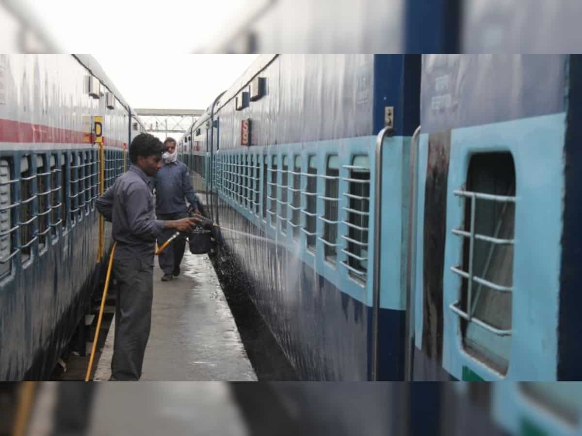 Booking IRCTC train tickets from MakeMyTrip, Yatra, Paytm,