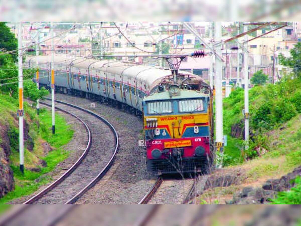 Mumbai Rajdhani Express always late: What Indian Railways