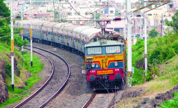 Mumbai Rajdhani Express always late: What Indian Railways