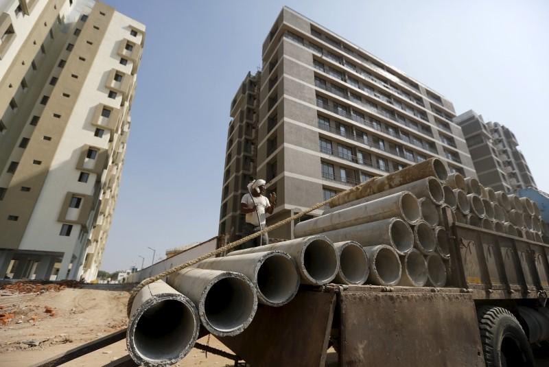 Government mulls mechanism to complete stuck housing projects; banks willing to invest