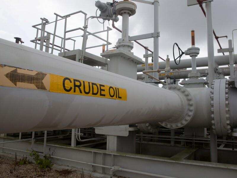 Brent crude prices edge lower but on course for weekly gain
