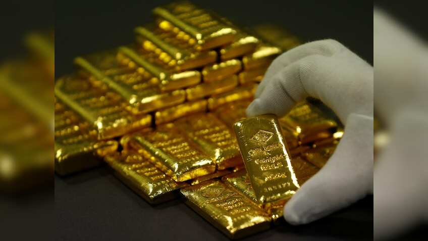  Gold price eases on firm dollar ahead of central bank meetings