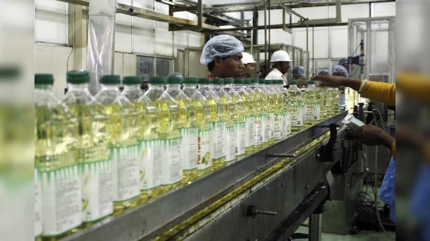 Edible oils extend weakness on low demand, adequate stocks