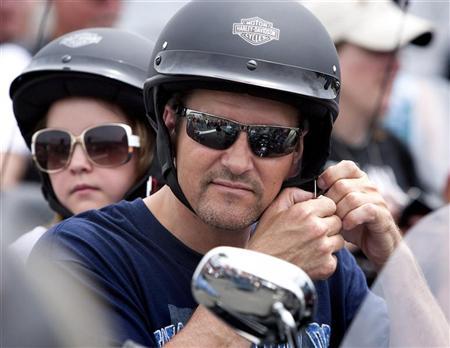 Pillion riders should also wear helmet, says TN