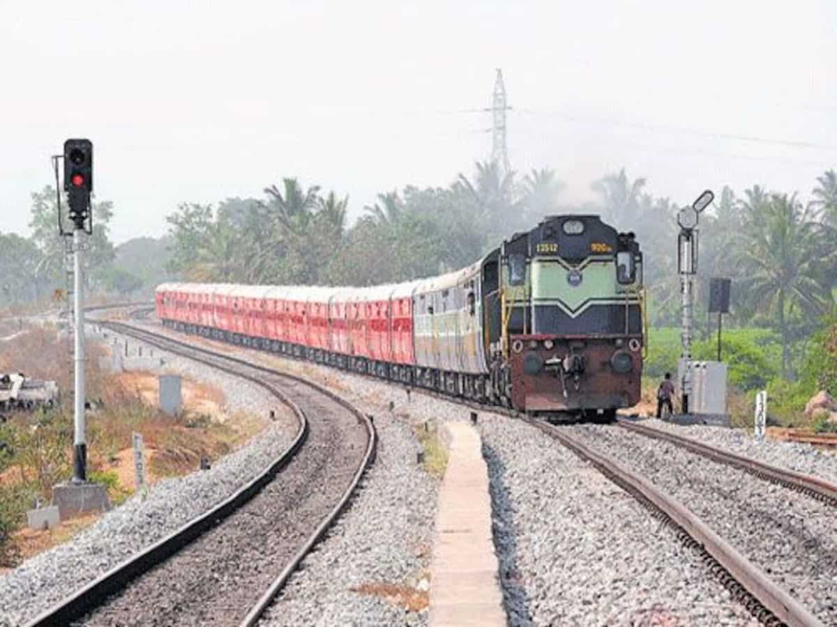 Indian Railway, Shipping ministries sign pact for Rs