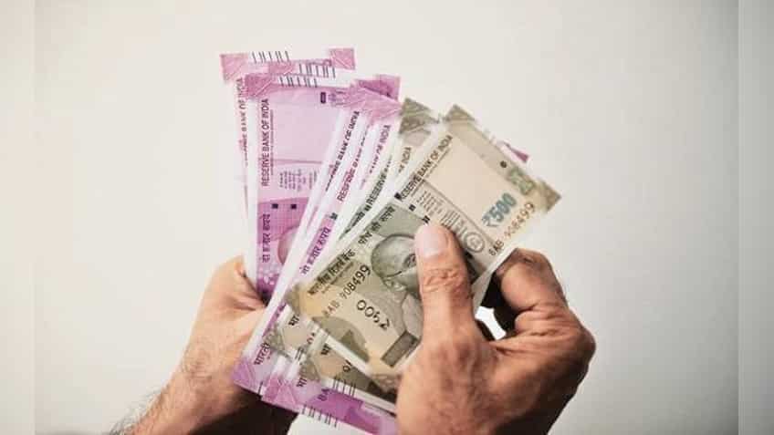 Indian rupee slumps to fresh record low of 71.79 against US dollar