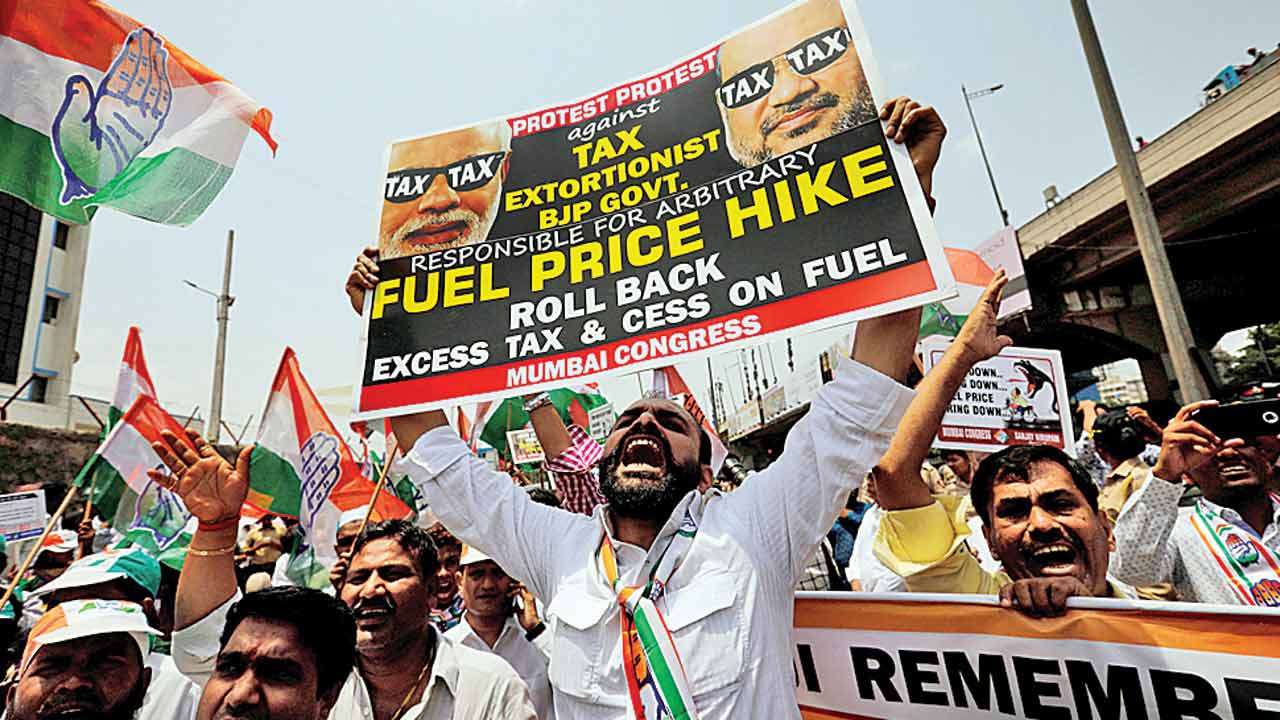 Congress calls 'Bharat bandh' on Monday against fuel