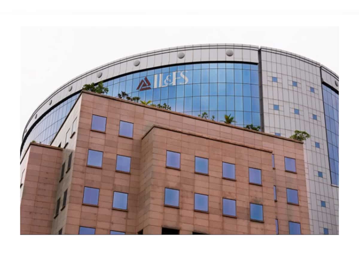 LIC set to bail out IL&amp;FS: All you