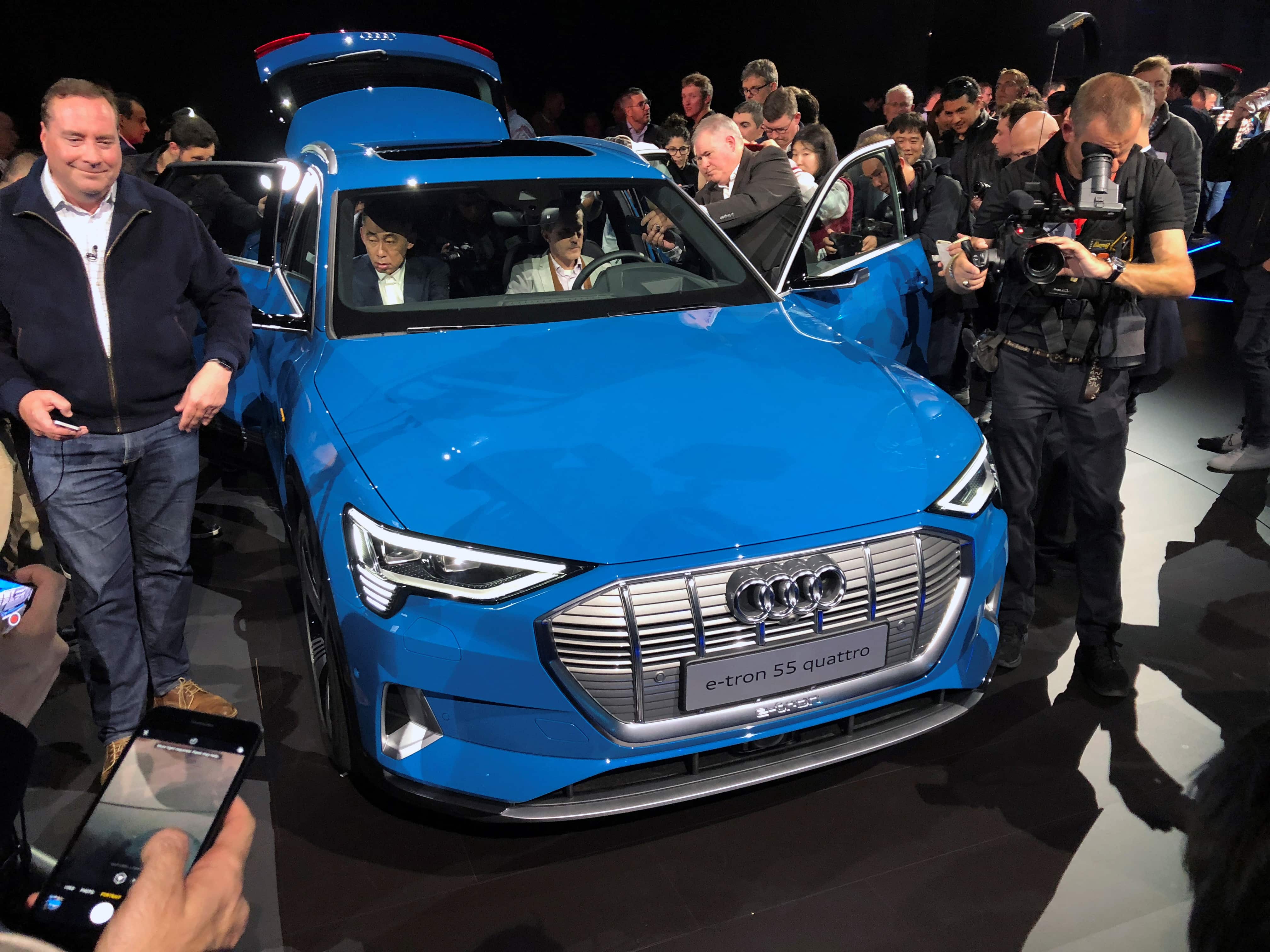 photo gallery audi e tron electric suv unveiled today check price and specs