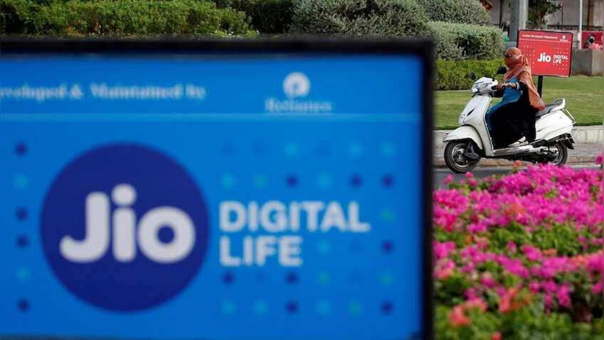 Buying new smartphone? Jio offers Rs 2,200 cashback, 50GB data; check full list of eligible smartphones