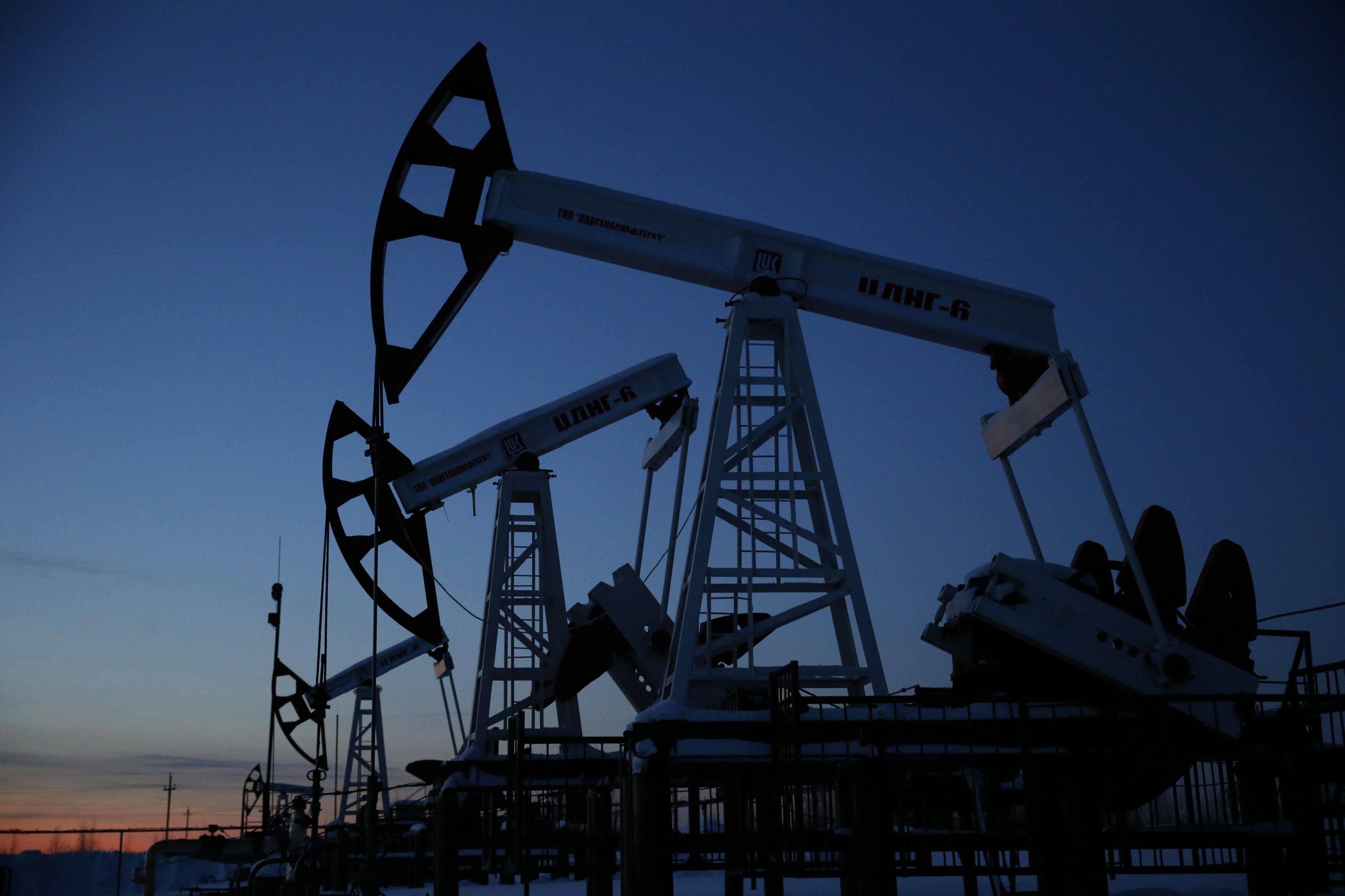 Oil prices rise as markets tighten ahead of Iran sanctions