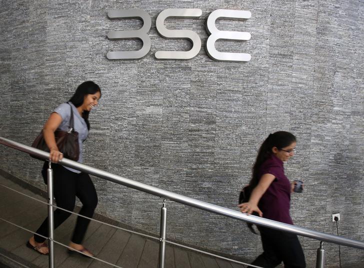 Manic day for Sensex, closes down by 550 pts; Reliance Industries falls over 2 pct