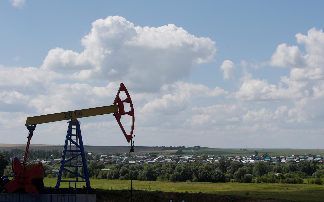 Traders bet on oil at $100 as Iran sanctions loom