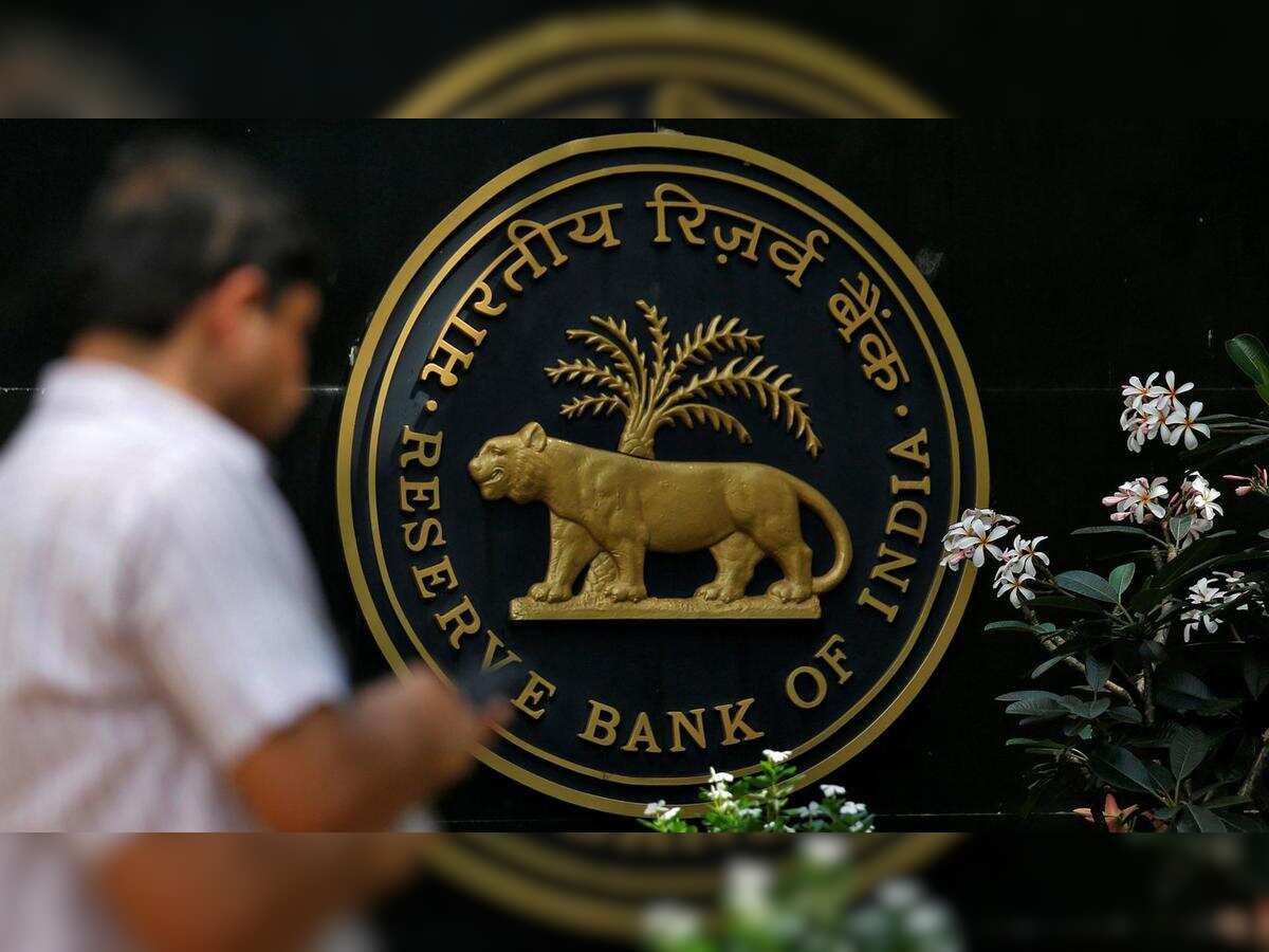 India Services PMI: Slackening demand drags activity to