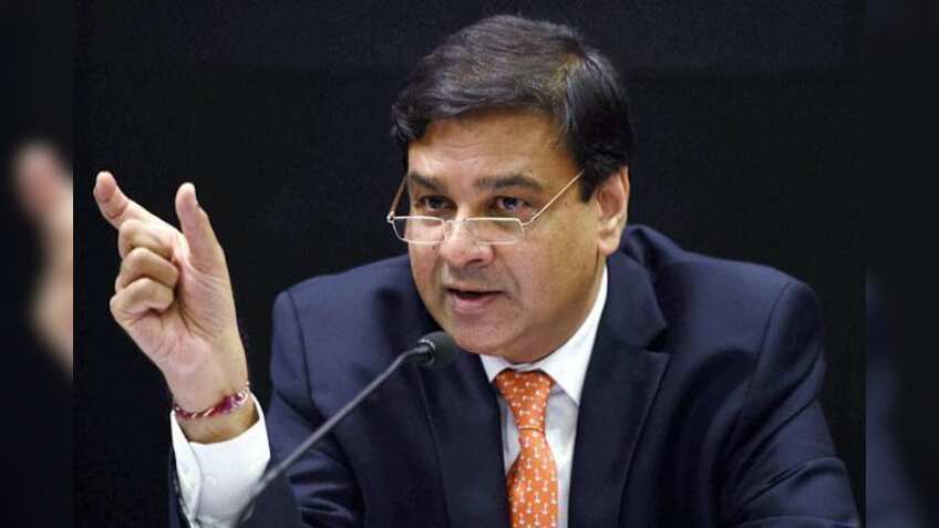 Live RBI Policy Review: Sensex ends below 800 pts, Nifty down 283 pts; Rupee roars at 74-mark post RBI policy 